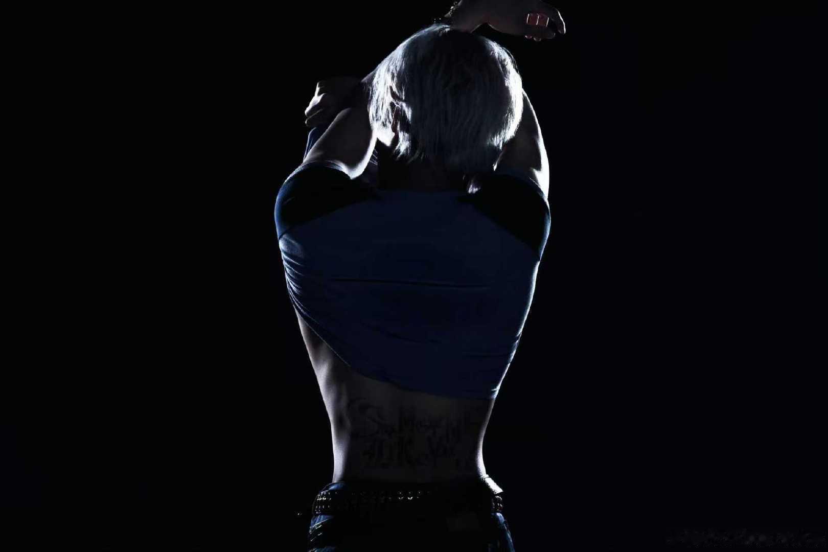 张真源张真源腹肌纹身张真源咋帅成这样哎呦我滴妈，咋帅成这样，腹肌纹身是要goin