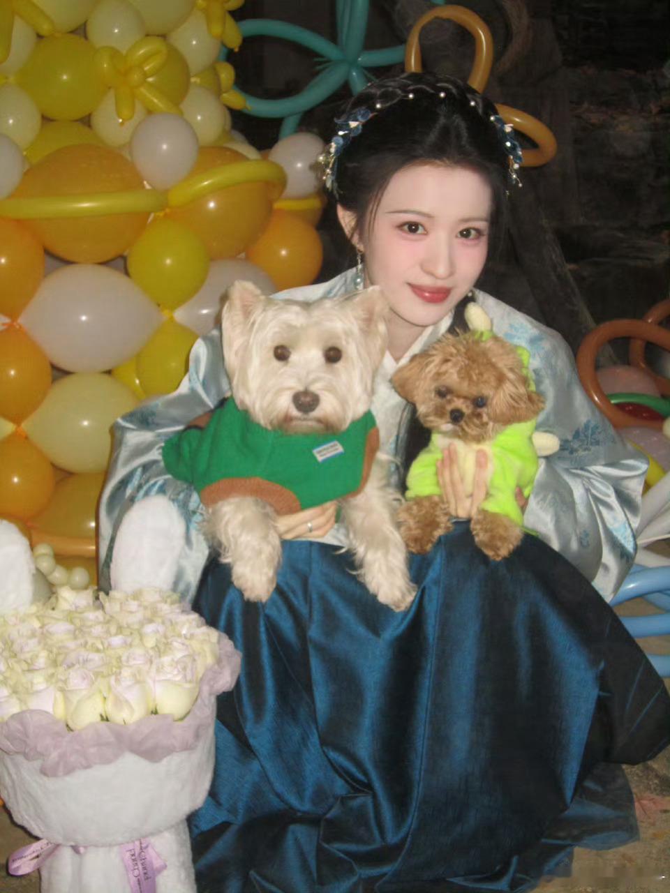 王楚然已经在拍戏中了真是可可爱爱，又温温柔柔的大美女呀早早拍戏呀！我们爱看哦～ 