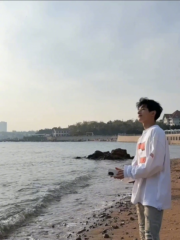 杨洋四月plog杨洋告别四月12张图 杨洋告别四月12张图，是四月plog来袭，