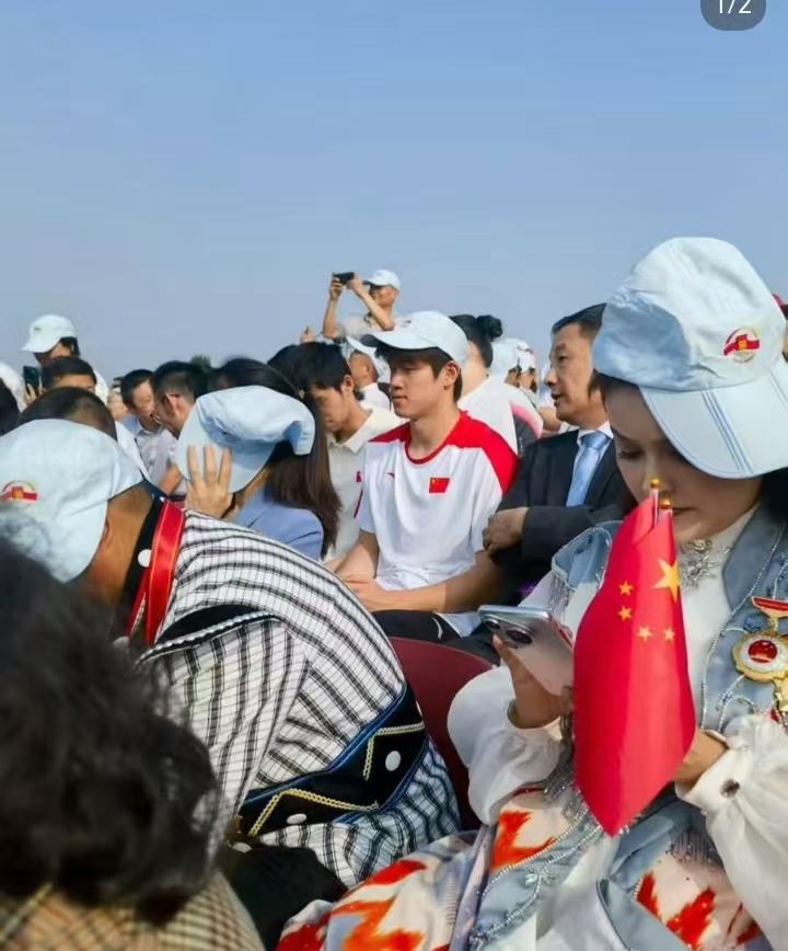 九三阅兵现场，体育明星闪耀观礼台
 
在9月3号纪念中国人民抗日战争暨世界反法西