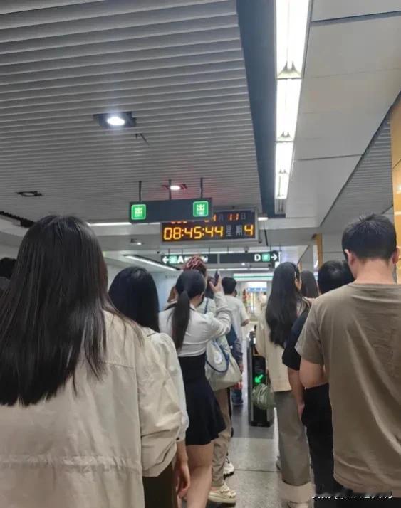 公司一后端程序员问薪酬HR：既然加班费按基本工资算，我请假却给我按全额工资扣，那