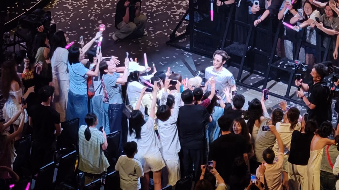还没走出刘宪华演唱会的戒断反应很难得的一场演出，有热血也有温柔，盛大的热闹散去，