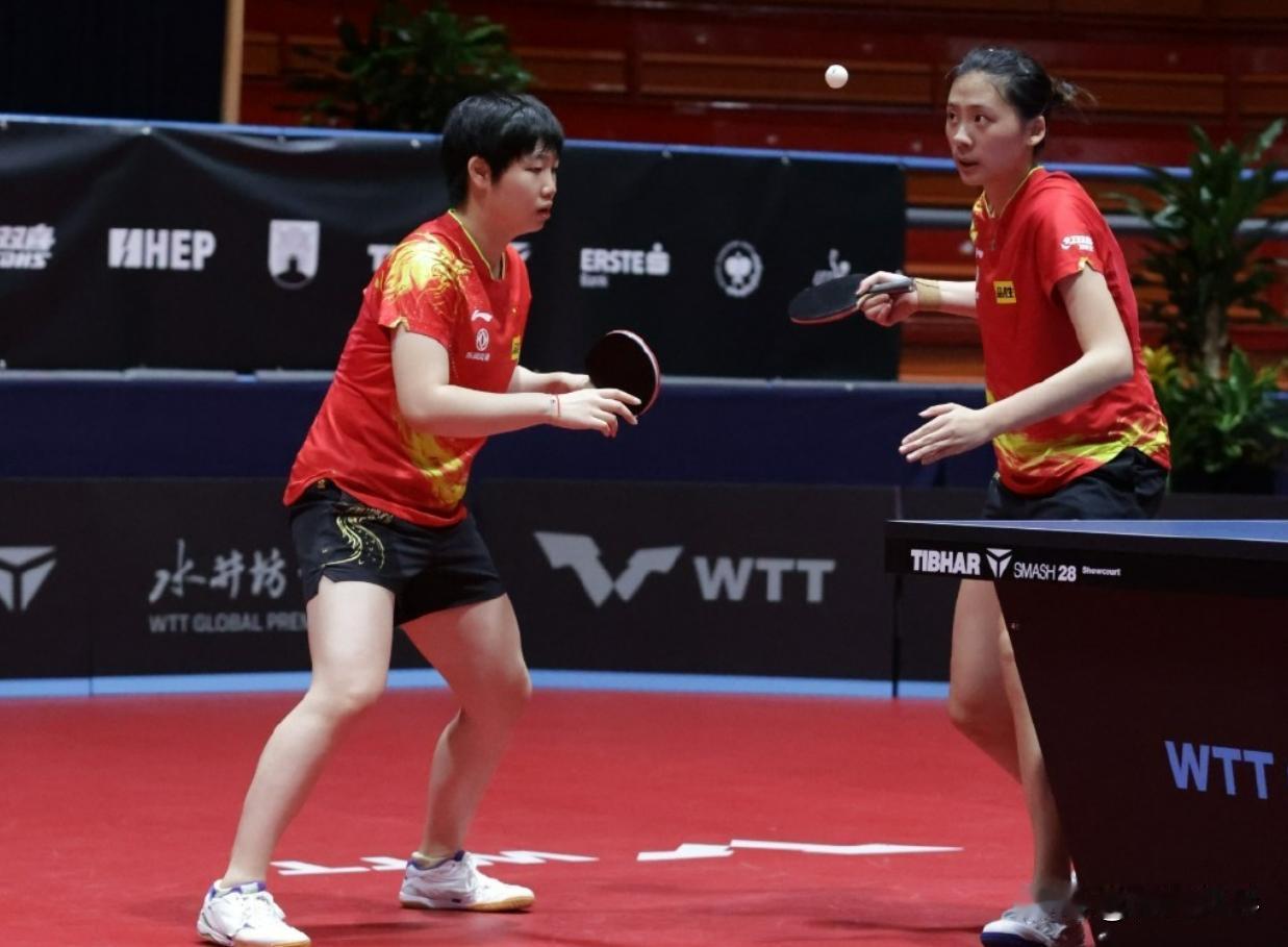 陈熠和蒯曼3比0战胜韩国组合李多恩和崔瑞妍，晋级WTT萨格勒布常规挑战赛女双四强