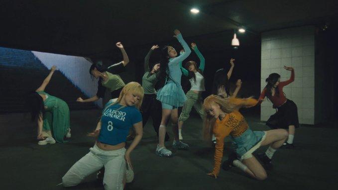 河秀映 两年前，本月少女出身的Yves携手说唱歌手Lil Cherry，正式发行