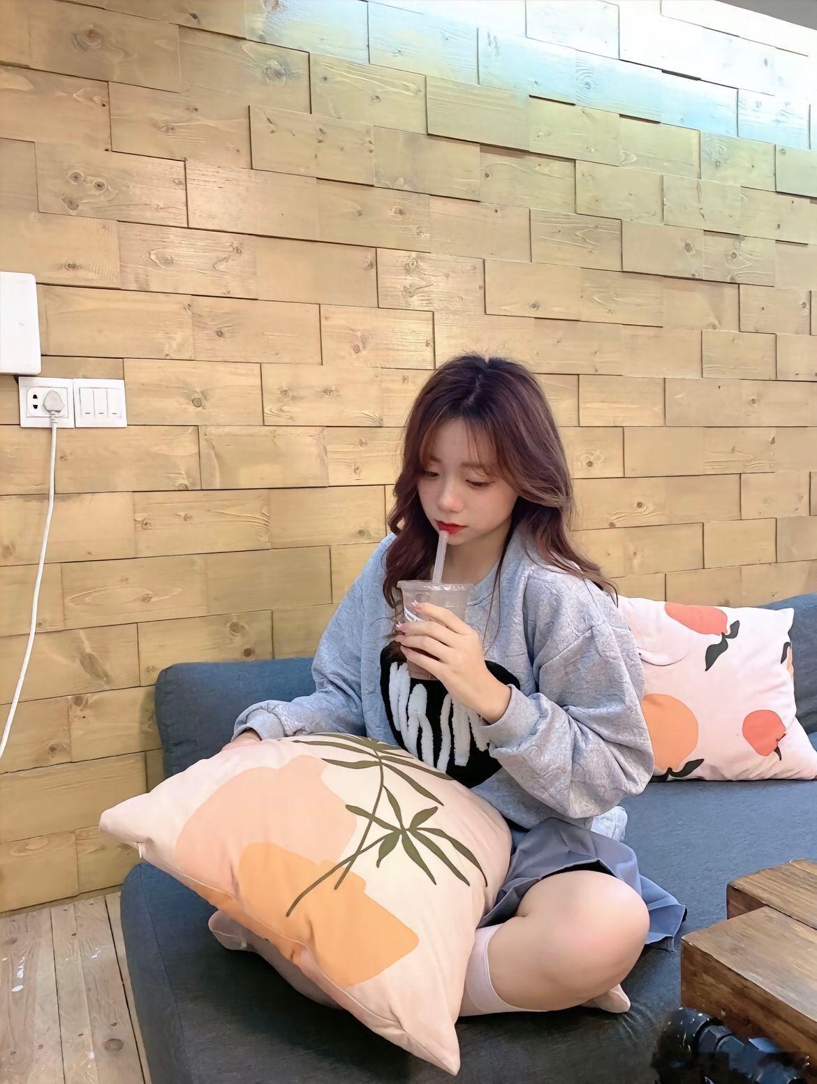 小腿袜穿的拧劲儿了[允悲] ​​​