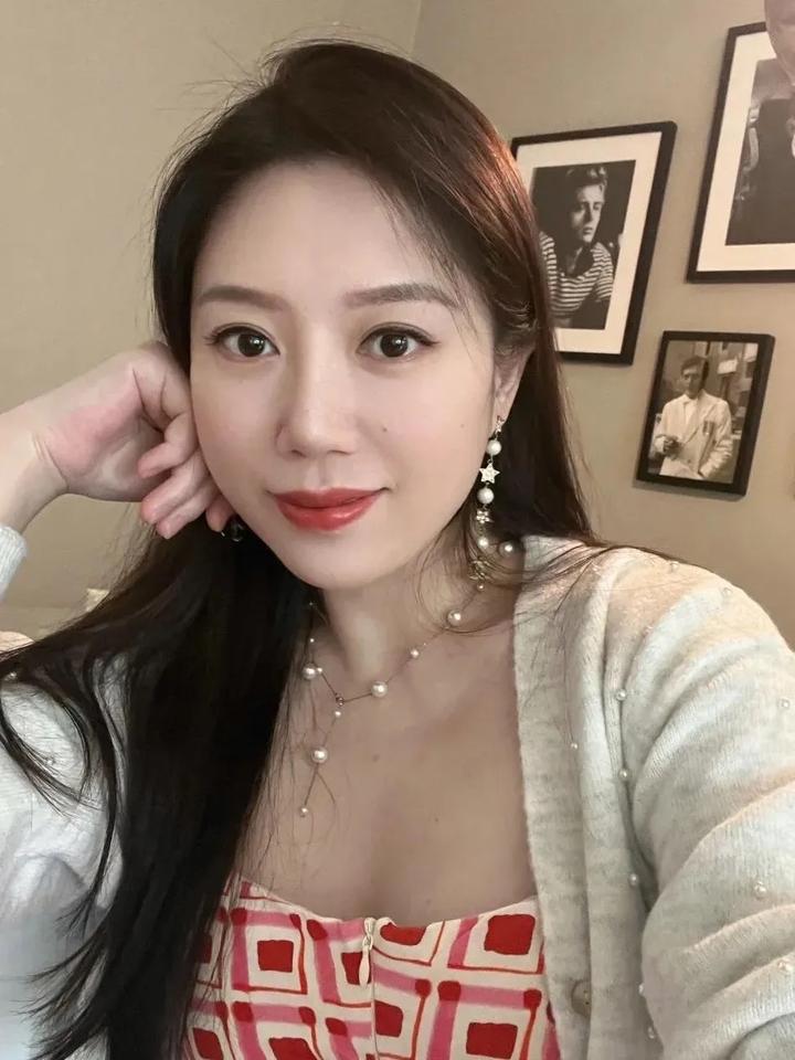我出轨了，老公不愿意碰我了，宁愿在隔壁房间自己解决，看着垃圾桶里的卫生纸，我气愤