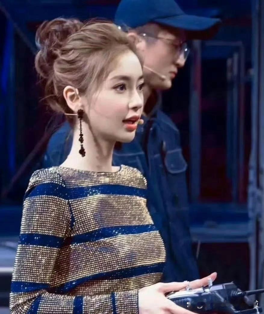 杨颖的这组照片美得出奇，首次这般直接领略她的美 