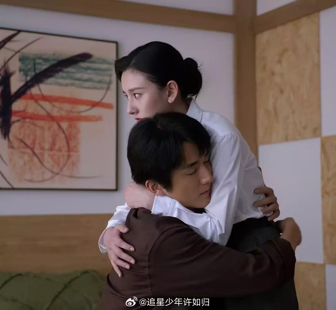 张新成的头看着比祖儿大了好几圈哈哈哈哈，是不是和雷佳音刘烨差不多了 ​​​