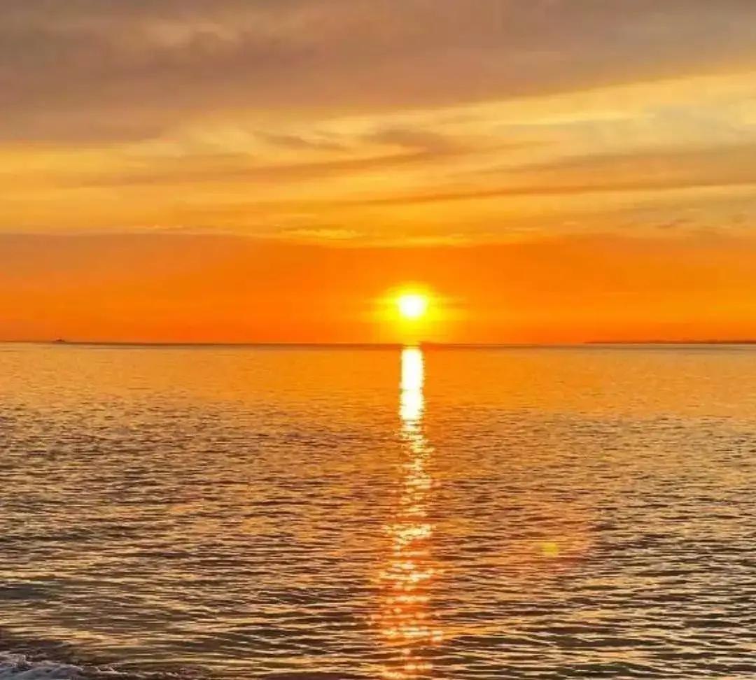 五十岁老公给二十出头的小三狂砸百万，转头生病没钱，人家拍拍屁股走人。
原配一查账