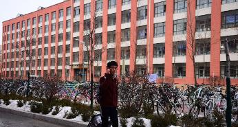 这所学校位于美丽的新疆伊犁，别看地处边疆，它可是教育部、江苏省和新疆维吾尔自治区