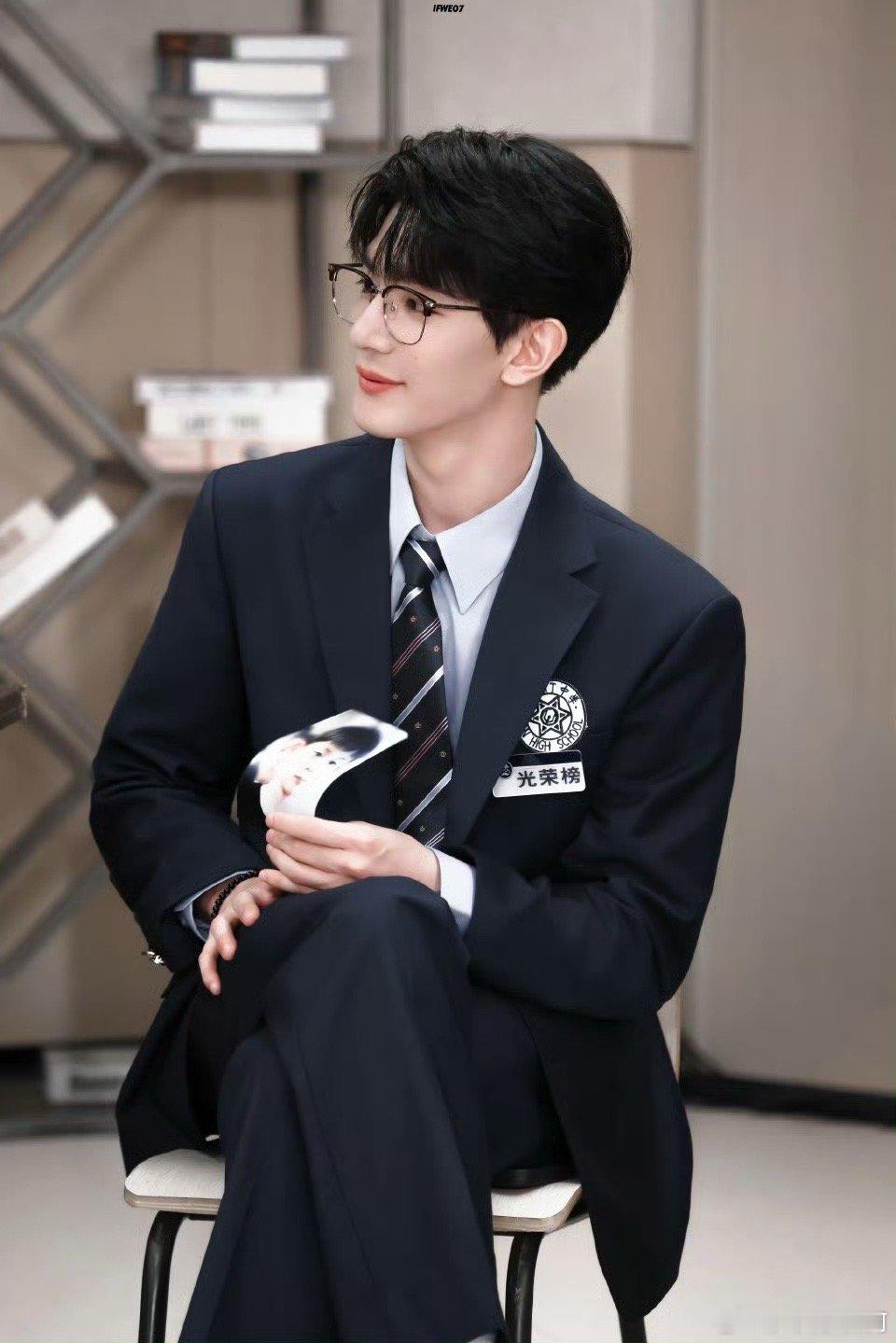 【夏之光】 郭敬明发夏之光原始帧 夏之光这张脸真的老天爷赏饭吃！！ 