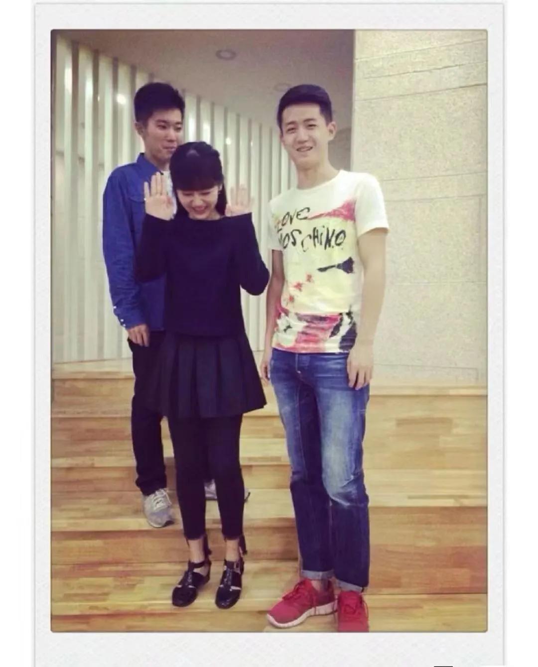 大学时期的紫妹真的清纯青春。#女星旧照# #明星们的旧时光# 这不是和现在长得一