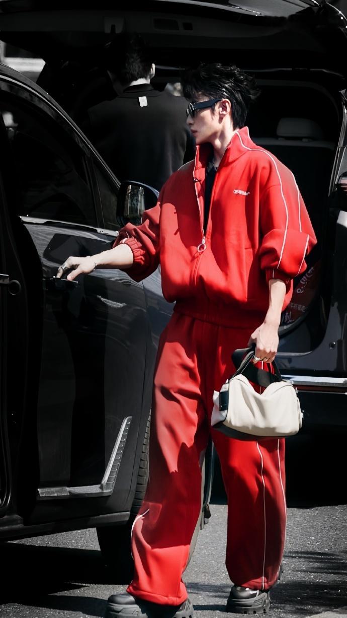 代旭发长文告别风华合伙人 谁能想到综艺路透能拍出时尚感，代旭每一次出行画面，利落
