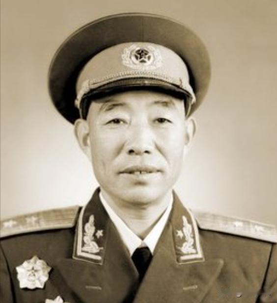 1955年全军大授衔时，有位国军班长出身的人竟直接自报大校，罗荣桓当场直言：你想