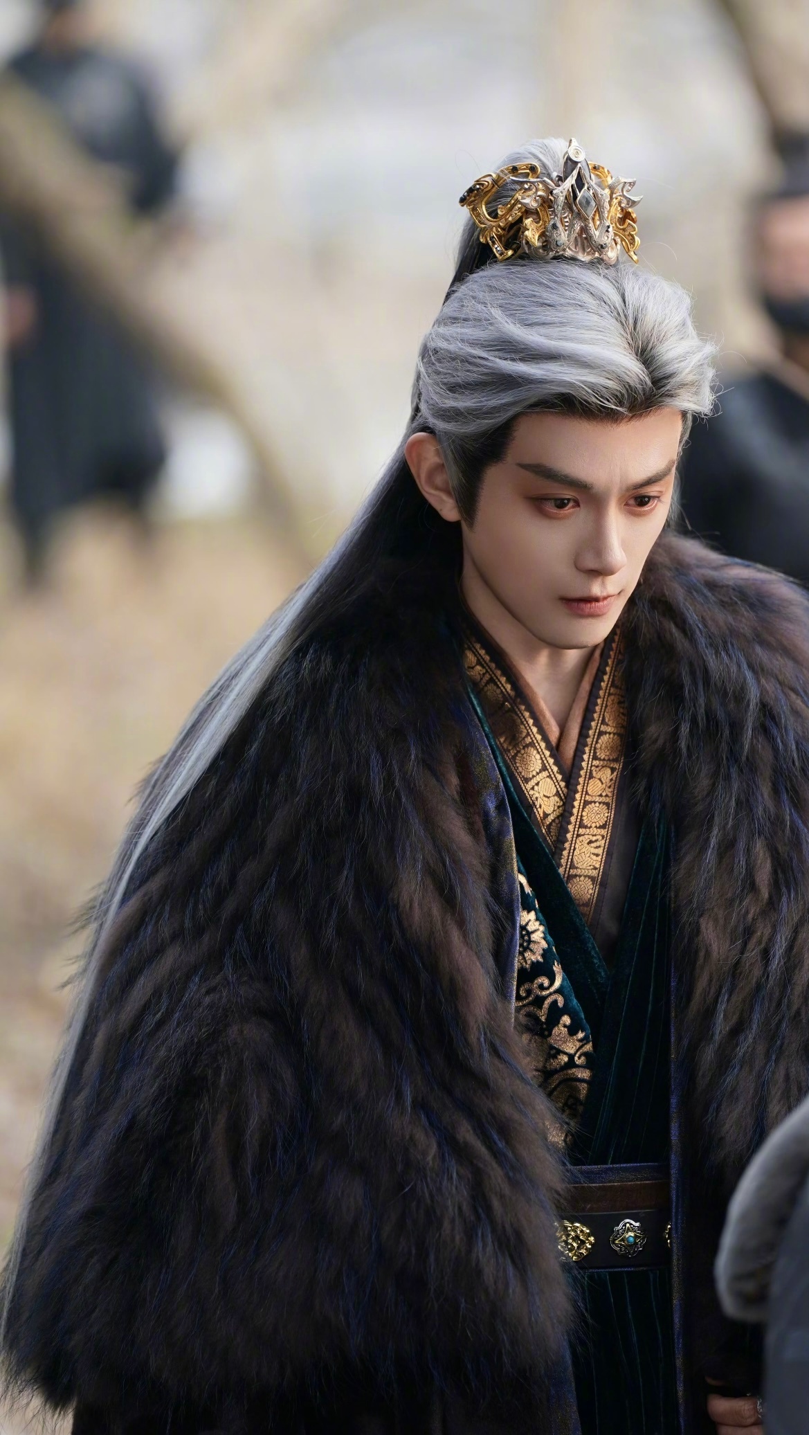 #早安咪语##邓凯回应怎么这么窄#189cm超模身材，为了演出齐旻清瘦病娇的破碎