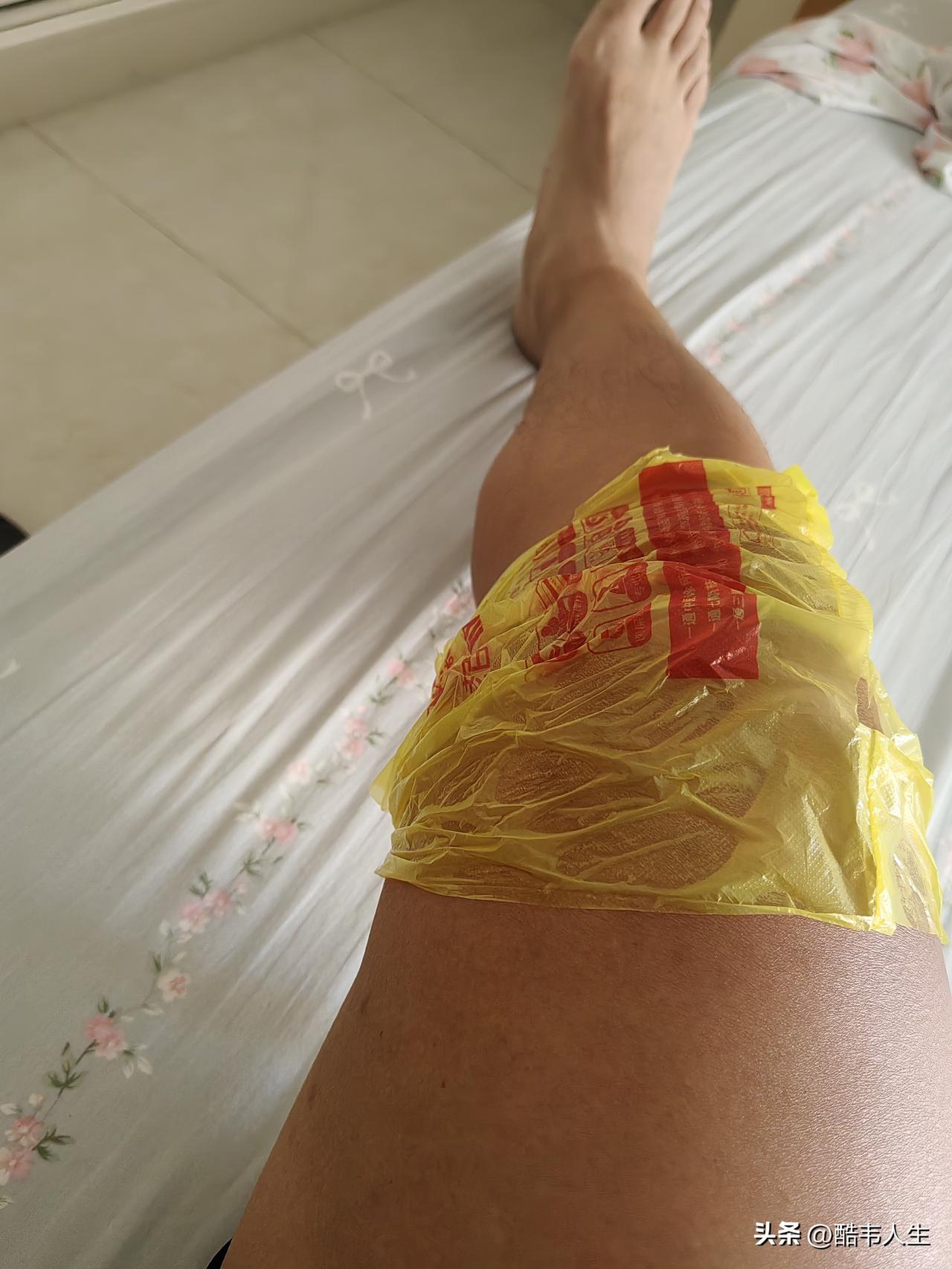 我感到有些讽刺，却又难以言明缘由。
      那几日放假，我每日都去山里进行越