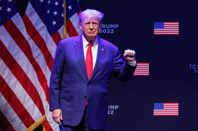 谁能想到，国际大国之间雷霆万钧的制裁政策，竟然只是为了保住加油站里那几个跳动的油