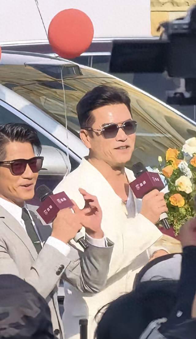60岁郭富城同框70岁吕良伟，俩人互夸年轻，网友：这是往回活？