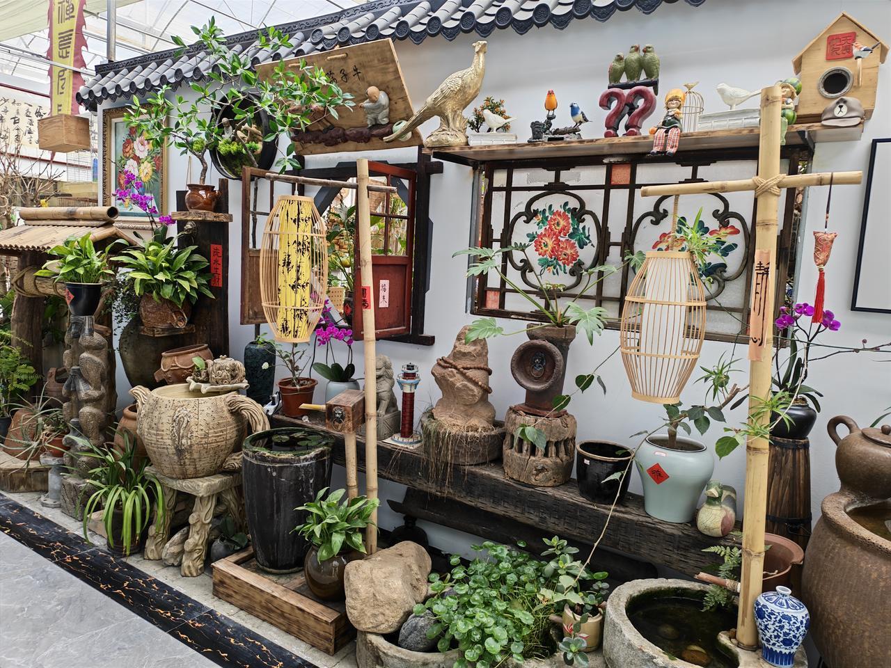 人的烦恼皆是自找的！
和朋友相聚时，哪能保证每个人说的话都恰到好处呢？觉得别人某