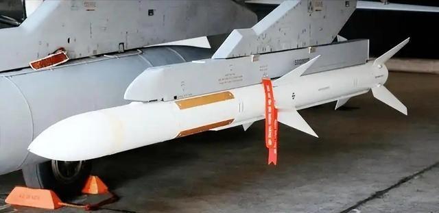 储量上万枚的霹雳-12空空导弹出路何在？上万枚霹雳-12空空导弹，曾经是中国空军
