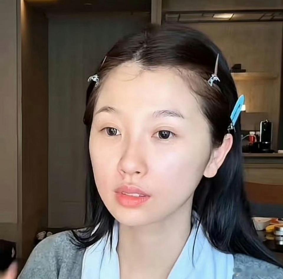 赵露思和虞书欣素颜谁更抗打？ ​​​