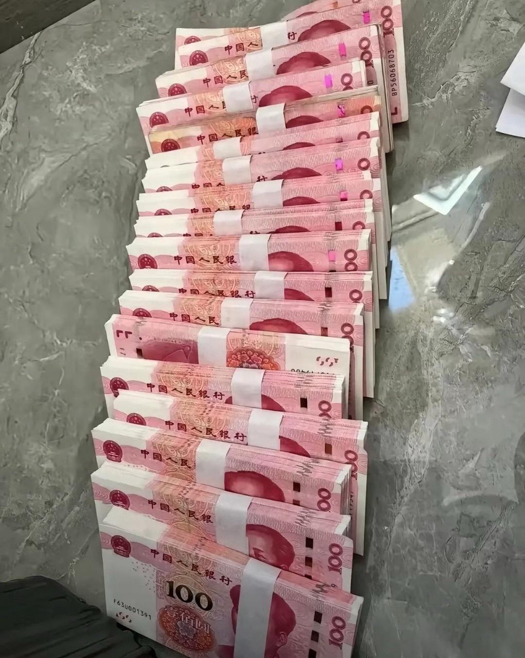 奉劝大家别再抠抠搜搜过日子年未过中东战火再起伊朗百姓一辈子积蓄一夜之间化为废纸看