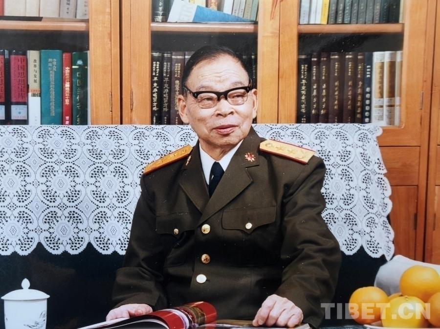跨越百年的雪域拓路人，两度扎根西藏二十余载，铸就老西藏精神，百岁中将走完热血一生