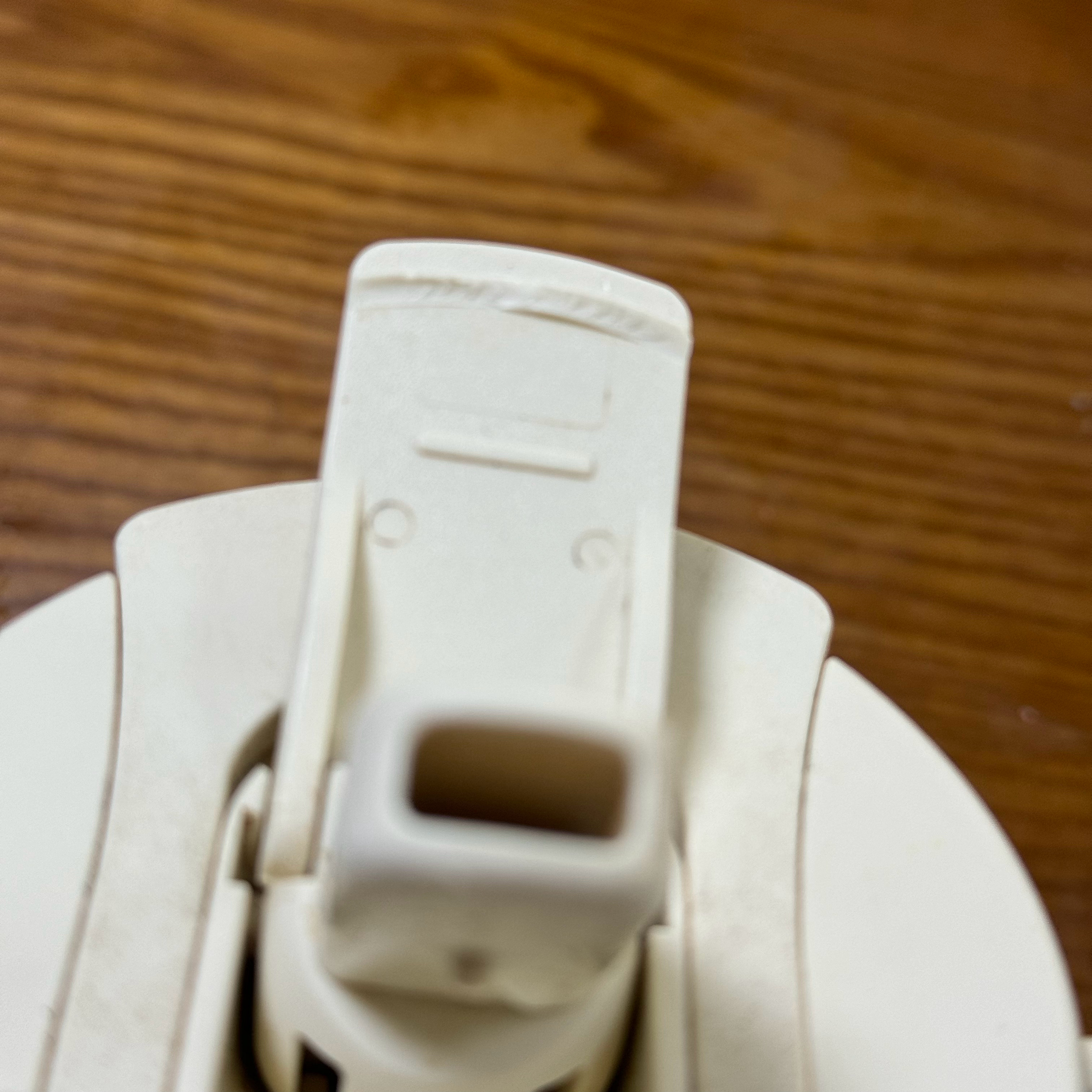 我真是个人才 杯盖这里不知道为啥就被我搞断了 残骸都找不到了 