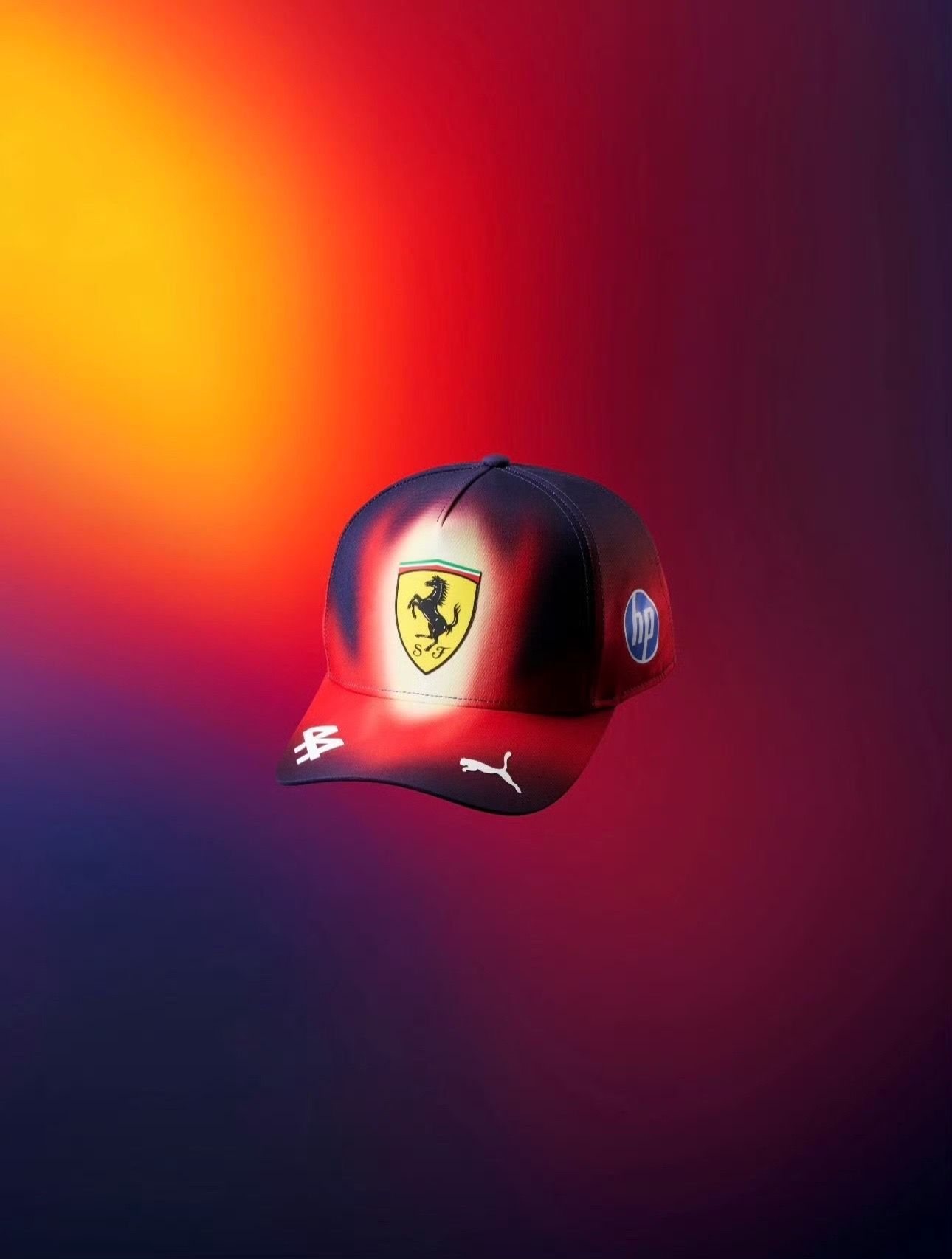 跃马红撞上中式刺绣太绝了！2025法拉利中国站特别版Polo，经典红底配米白镶边