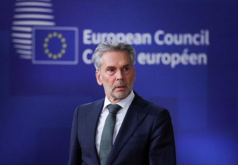 这一回中国可真要杀鸡给猴看了。中国实在忍无可忍，终于要杀鸡给猴看了，谁是这只鸡？