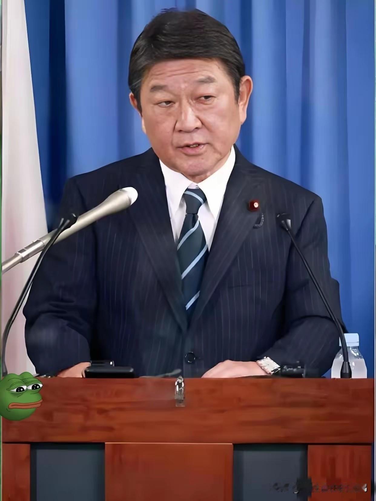 就在刚才。
11月15日，日本外相茂木敏充向驻大阪总领事薛剑发出“通牒”，威胁要