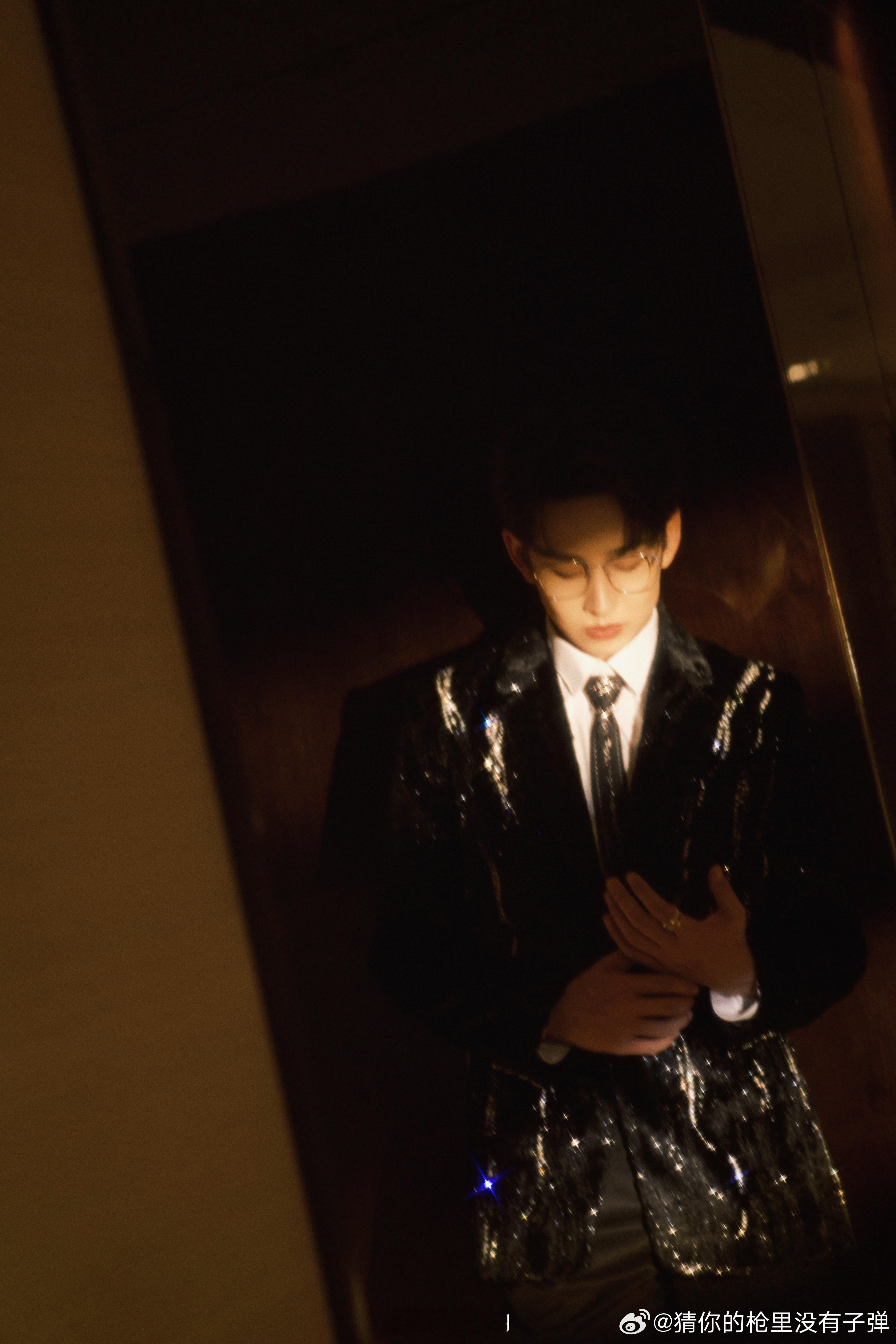 #齐思钧新综官宣##齐思钧又活过一局#齐思钧加盟《魔方新世界》，这档综艺听起来就