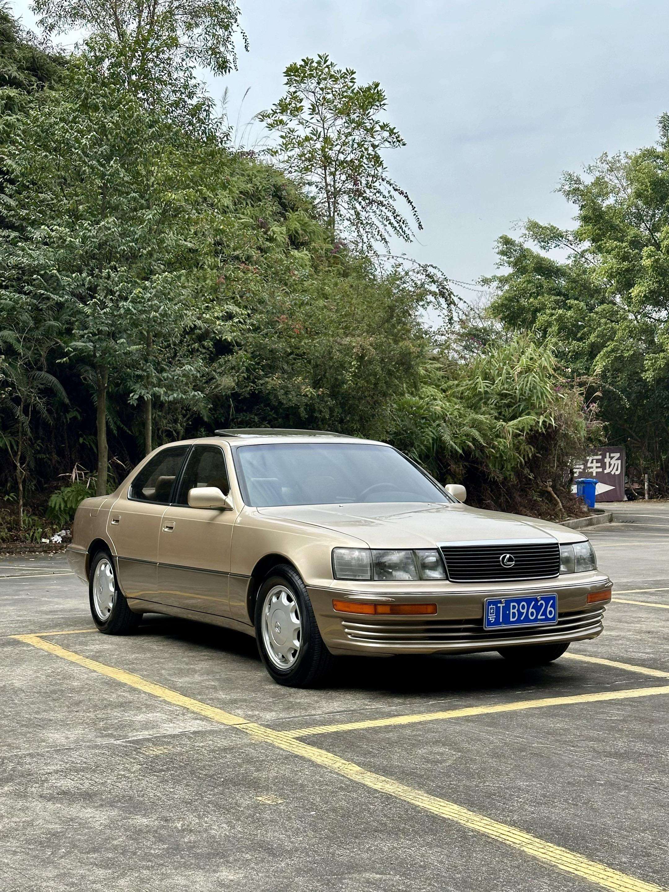 1992年行驶6万英里的凌志LS400。