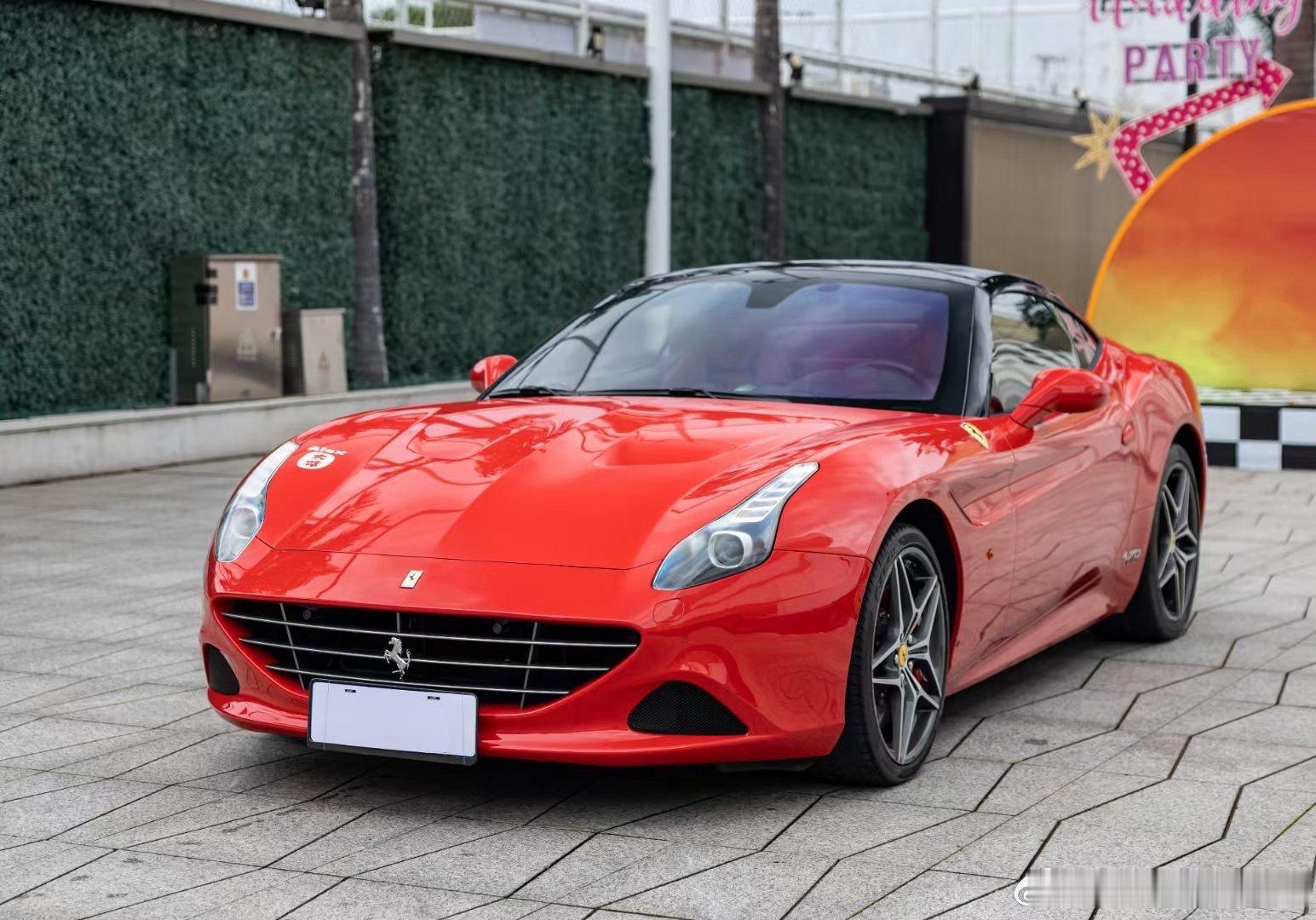 法拉利加州T Handling Speciale 版本，实车非常新，车衣 ​​​