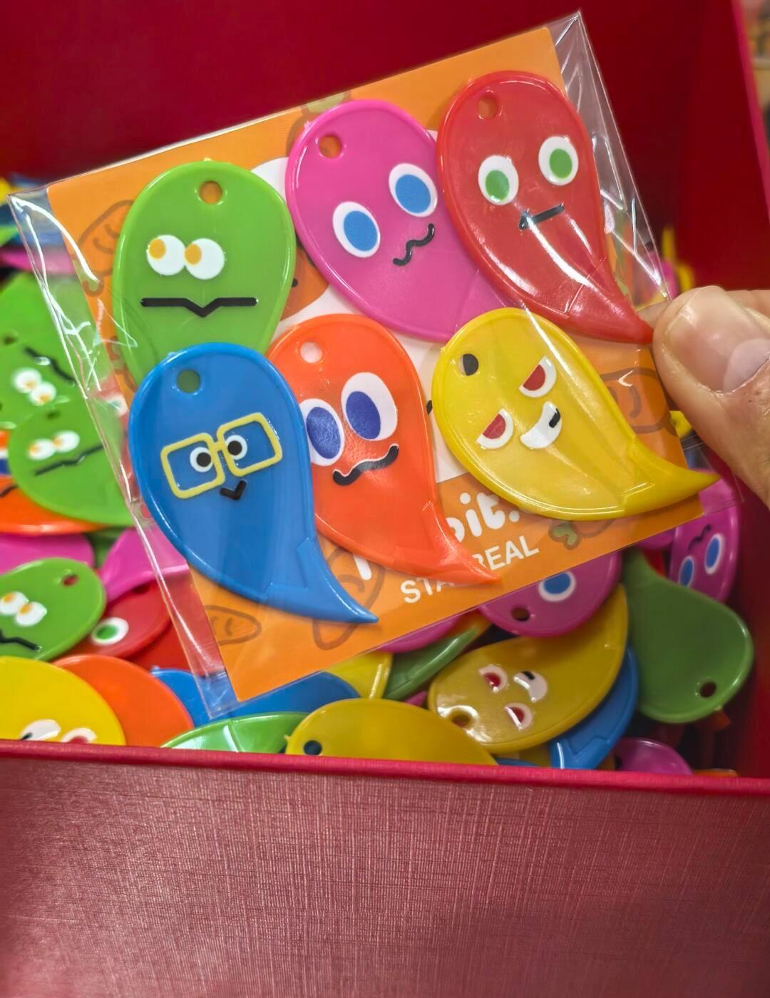 这个物料也很不错诶，而且很实用，可以带回家拆快递。 ​​​