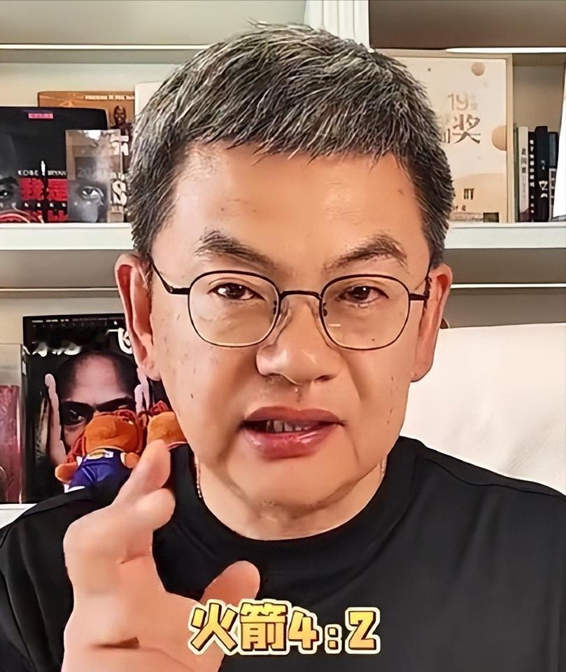 苏群预测西部季后赛首轮结果：

火箭4-2湖人
雷霆4-0太阳
掘金4-1森林狼