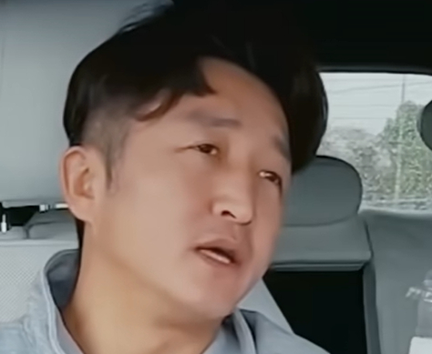 不要当这是邹市明和冉莹颖，你就当是路边看到一个路人，他不是打拳的，你觉得他像是做