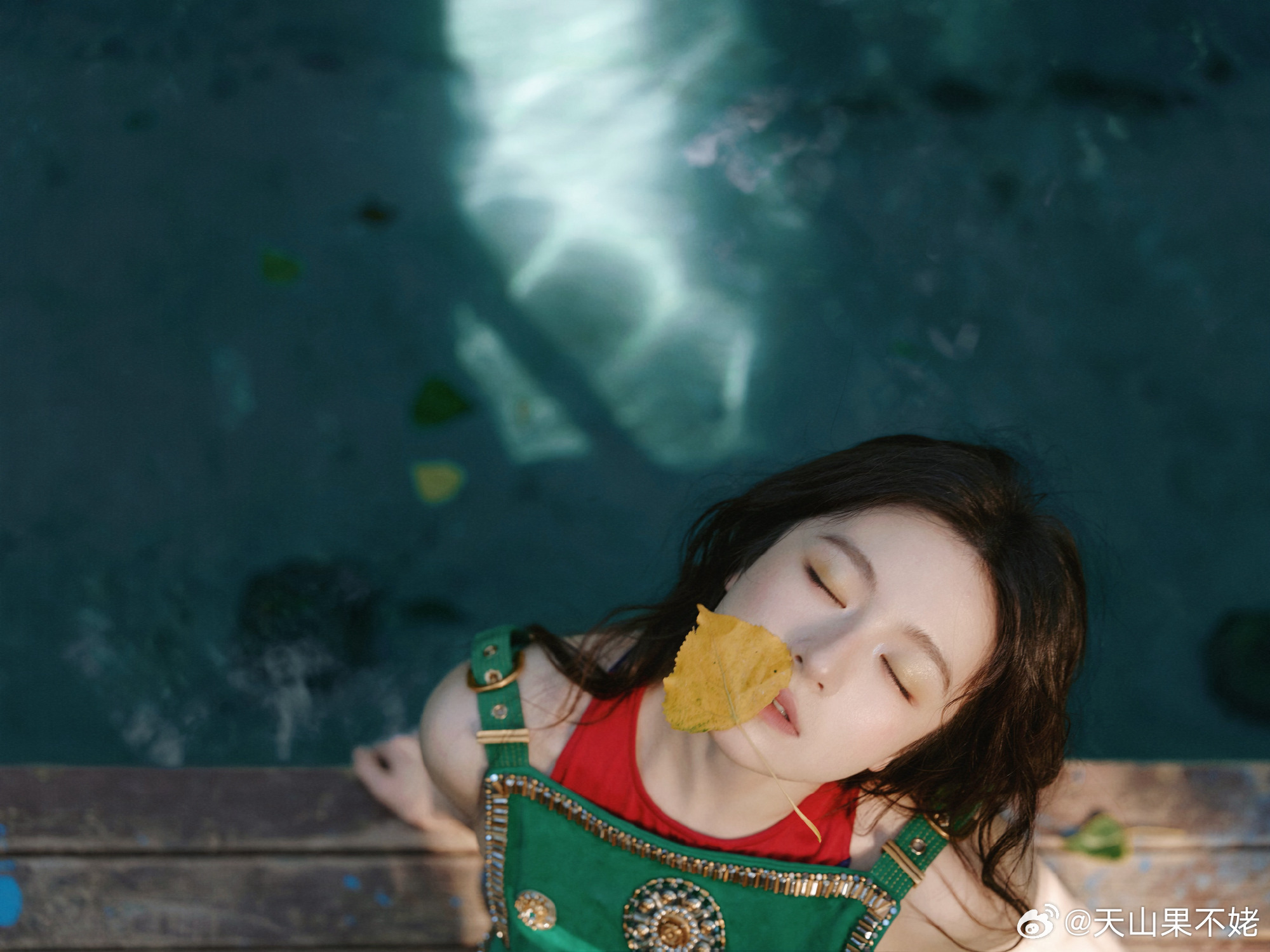 被李兰迪的生命力击中李兰迪笑得好灿烂 谁能躲过李兰迪这份明媚，在树林间奔跑嬉戏，