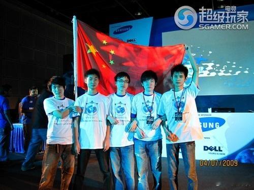 17年前的一张老图，你们还能认出来这是谁嘛？ 