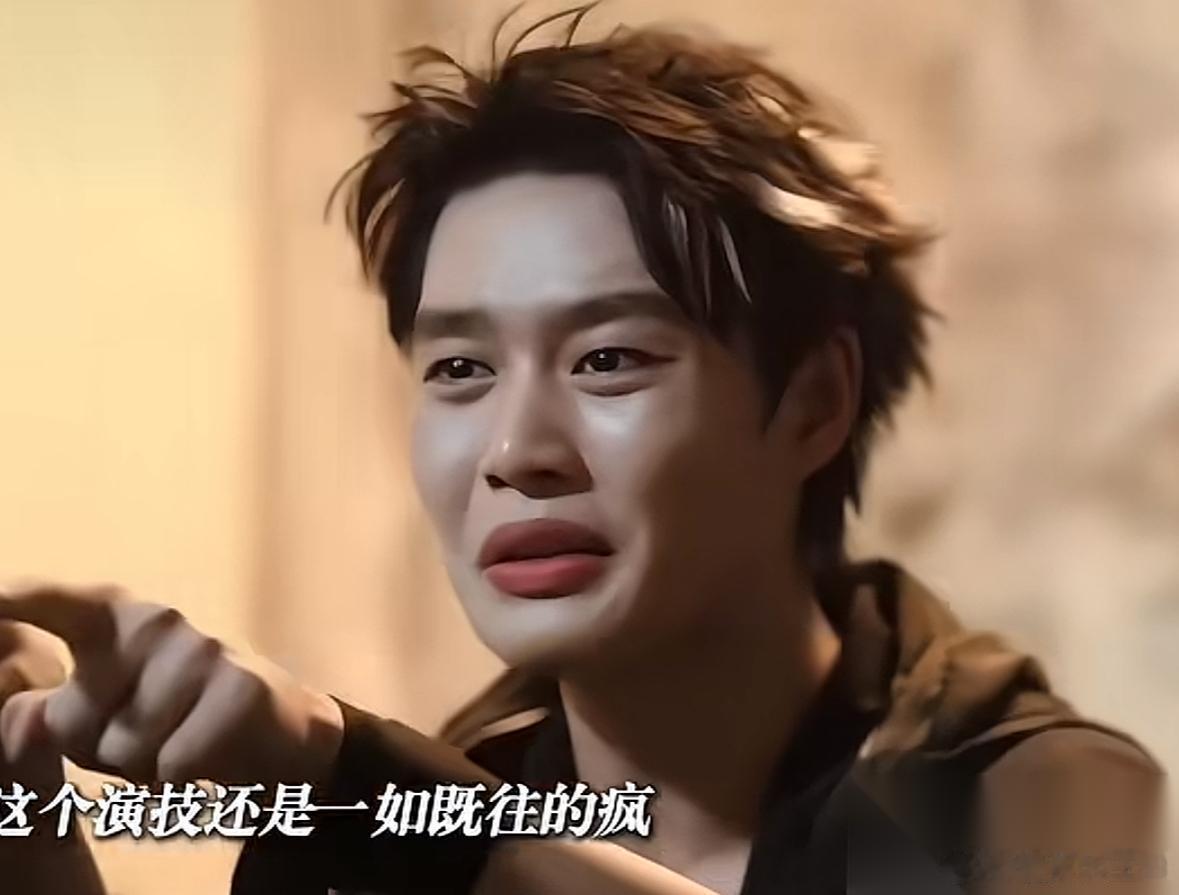 柯淳第一部长剧《炽夏》开播。 没想到他这个反派男三，居然是整部剧里演技最好的。 