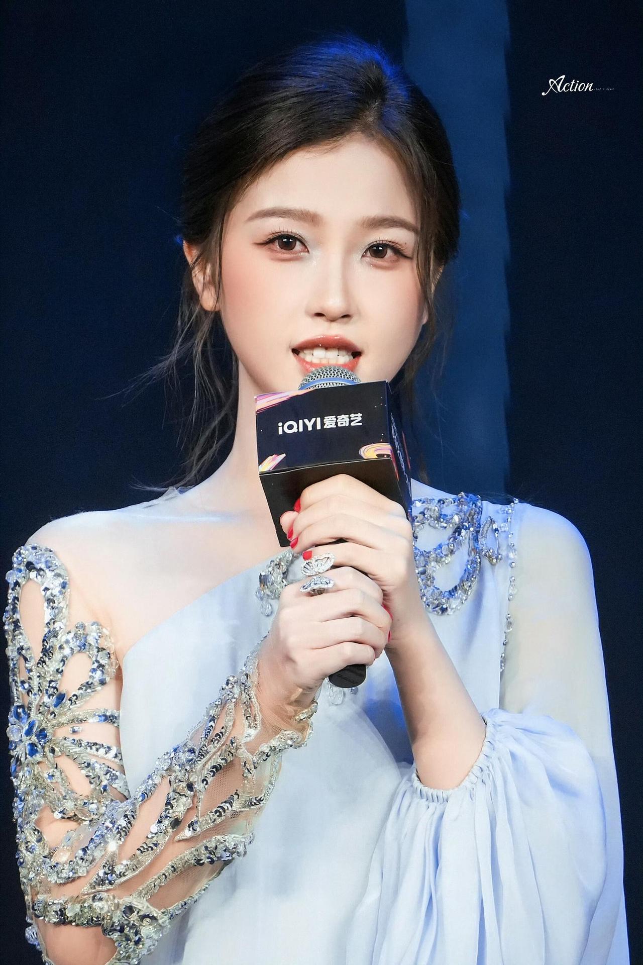 金秀贤头都大了！
这几天好不容易，把自己的热度压下去了。
万万没想到，虞书欣今日