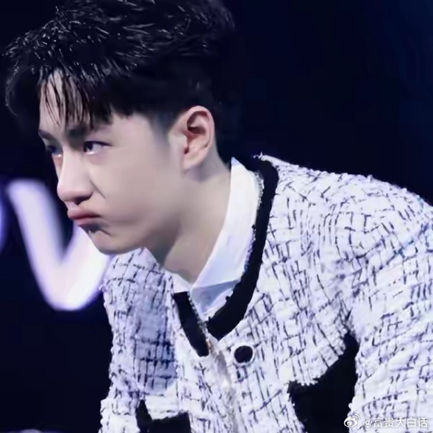 王一博又双叒叕和綦美合传绯闻了！2月28日网传俩人聊天记录曝光，不仅扒出各种同款