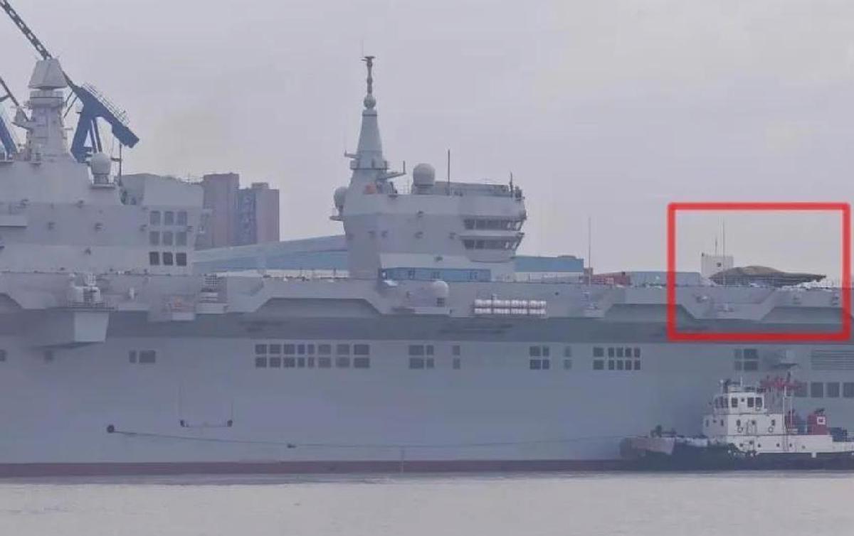 【攻击-21上舰四川舰】

社交媒体上的一张照片显示，1架攻击-21隐身无人机停