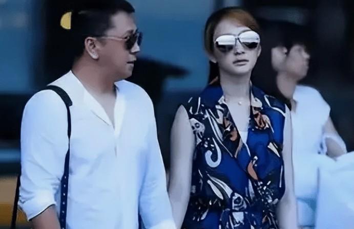 李小冉确实是一代美女，但是她的婚姻不是很幸福。
 
不知道是命，是她命中没有遇到