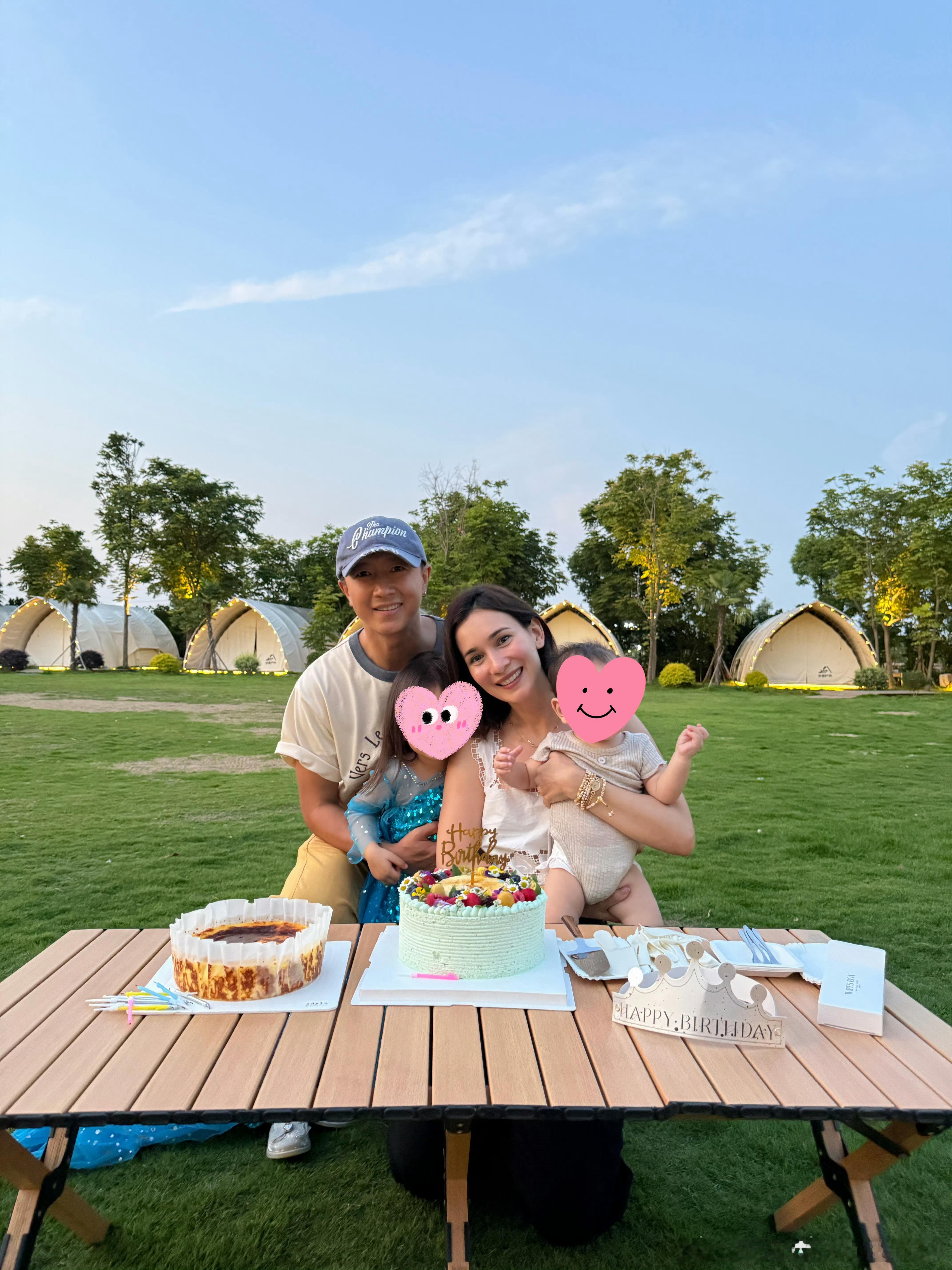 韩庚卢靖姗全家福韩庚卢靖姗一家四口全家福 韩庚卢靖姗全家福曝光，一双儿女好可爱 