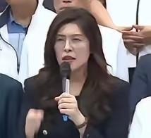 针对两岸关系，媒体传出郑丽文的一番说辞，其中一句，任何两岸未来发展，“绝不接受任