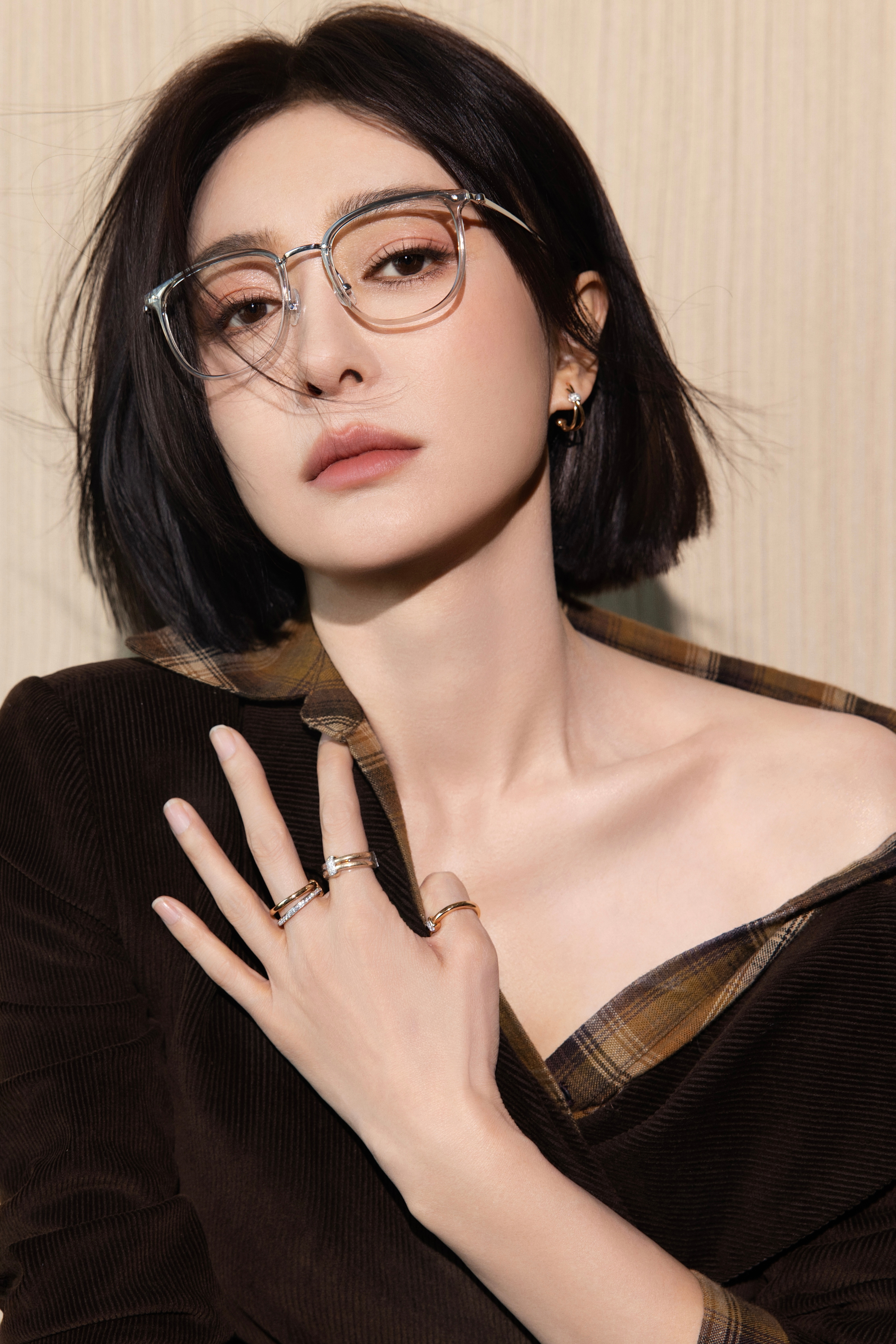 秦岚 x 最新营业照·跑不掉了