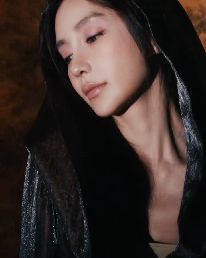 Angelababy红秀封面预告演绎Julien Fournié 2026春夏高