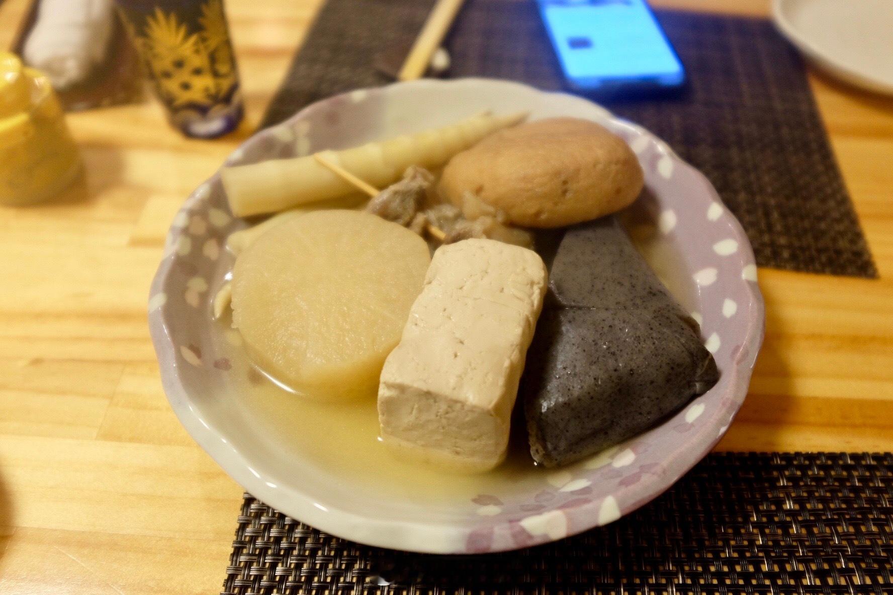 我吃过最好吃的关东煮，是在小樽的一家小店里面吃的。2018年10月，我跟我老婆去