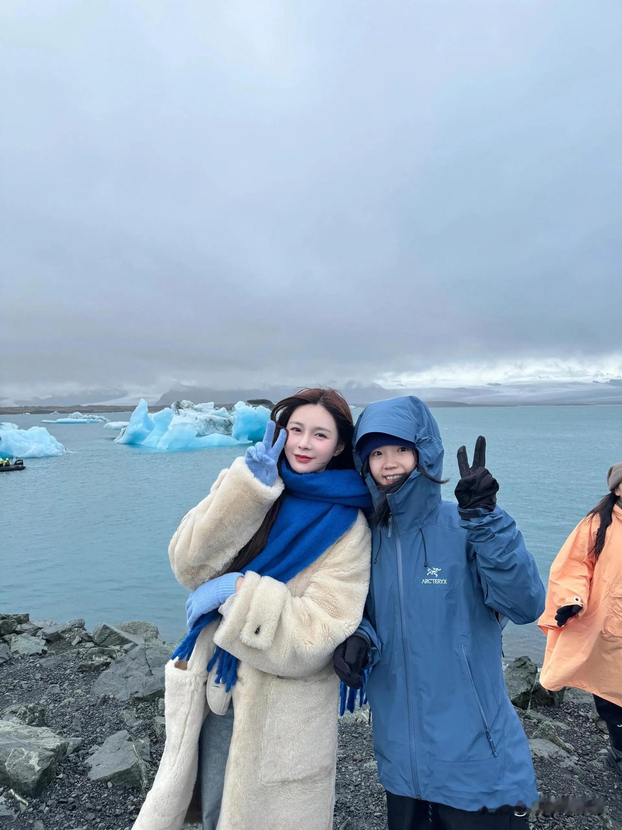 冰岛偶遇沈梦辰，杜海涛好福气！沈梦辰脸超小，性格极佳，我竟与她畅聊起来。遗憾的是